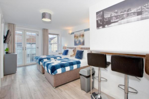Modern Twin Studio - Town Centre - Long Stays Welcome!